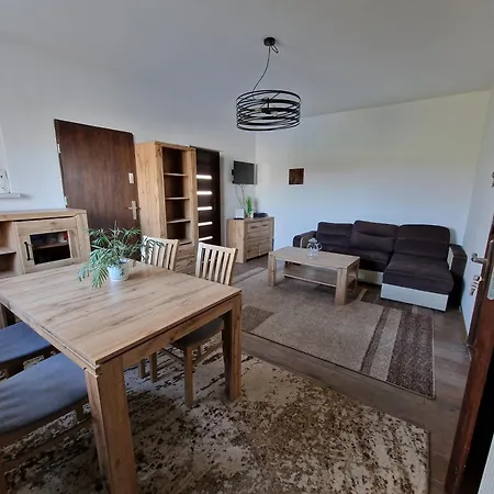 Stajnia Lesna Apartment Zerkow